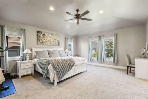 Tiny photo for 63326 Thoroughbred Place, Bend, OR 97703 (MLS # 220213305)