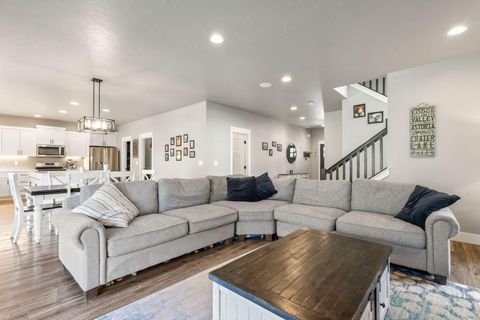 Tiny photo for 63326 Thoroughbred Place, Bend, OR 97703 (MLS # 220213305)