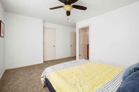 Tiny photo for 20456 Brentwood Avenue, Bend, OR 97702 (MLS # 220211980)