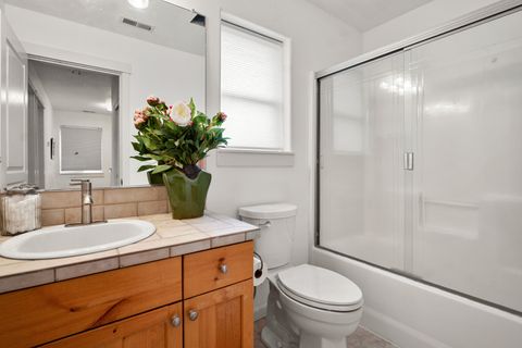 Tiny photo for 20456 Brentwood Avenue, Bend, OR 97702 (MLS # 220211980)