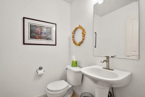 Tiny photo for 20456 Brentwood Avenue, Bend, OR 97702 (MLS # 220211980)