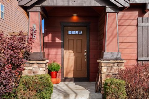 Tiny photo for 20456 Brentwood Avenue, Bend, OR 97702 (MLS # 220211980)