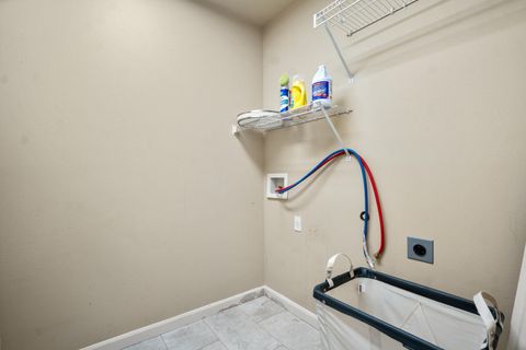 Tiny photo for 20456 Brentwood Avenue, Bend, OR 97702 (MLS # 220211980)