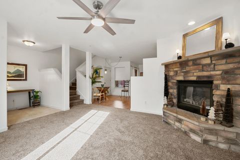 Tiny photo for 20456 Brentwood Avenue, Bend, OR 97702 (MLS # 220211980)