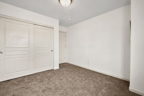 Tiny photo for 20456 Brentwood Avenue, Bend, OR 97702 (MLS # 220211980)