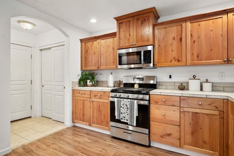 Tiny photo for 20456 Brentwood Avenue, Bend, OR 97702 (MLS # 220211980)