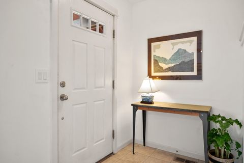 Tiny photo for 20456 Brentwood Avenue, Bend, OR 97702 (MLS # 220211980)