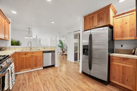 Tiny photo for 20456 Brentwood Avenue, Bend, OR 97702 (MLS # 220211980)