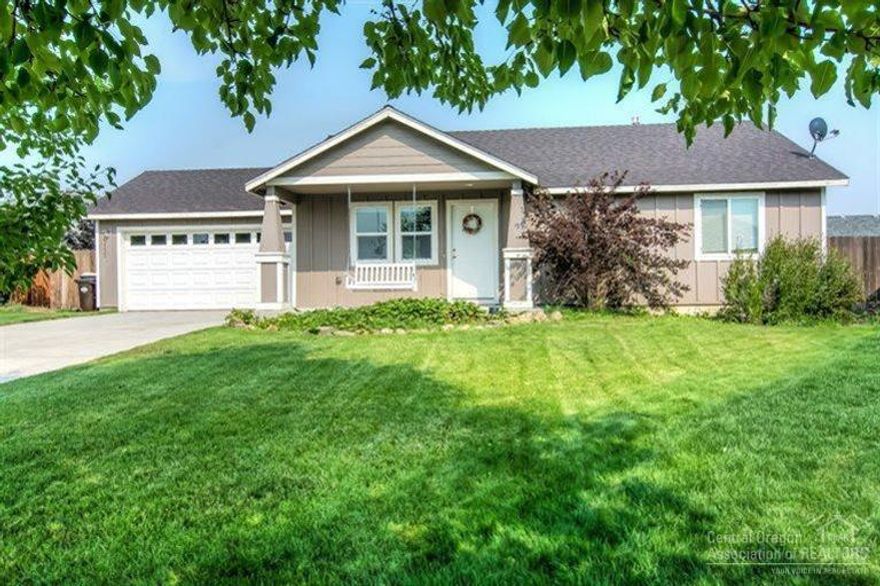 Don't miss this amazing opportunity. This 3 bedroom, 2 bath, 1008 sqft Craftsman is located in the heart of SW Redmond. Great room floor plan with vaulted ceilings, open kitchen, and informal dining space. Conveniently located on a quiet cul-de-sac and includes a covered porch, beautifully landscaped/fenced yard, extensive outdoor living, A/C, attic fan installed in 2013, two car garage plus much more. Close to schools and recreation. Call for an appointment today.