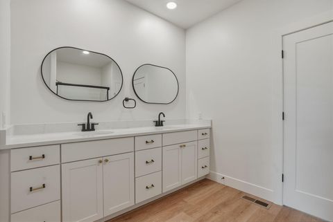 Tiny photo for 7780 SW Wickiup Avenue, Redmond, OR 97756 (MLS # 220217462)