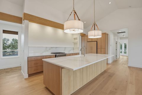 Tiny photo for 7780 SW Wickiup Avenue, Redmond, OR 97756 (MLS # 220217462)