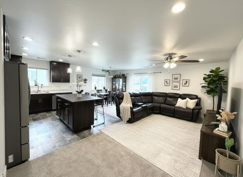 Tiny photo for 7929 Jacqueline Way, White City, OR 97503 (MLS # 220211505)