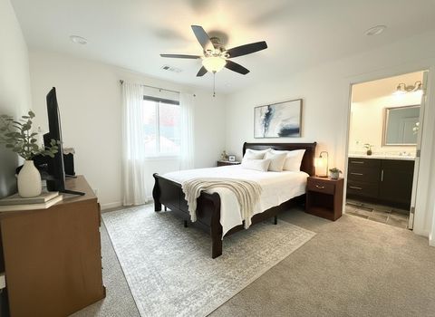 Tiny photo for 7929 Jacqueline Way, White City, OR 97503 (MLS # 220211505)