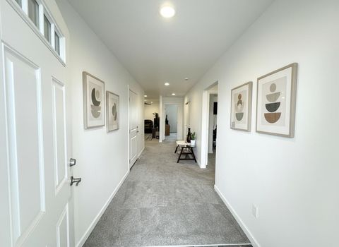 Tiny photo for 7929 Jacqueline Way, White City, OR 97503 (MLS # 220211505)