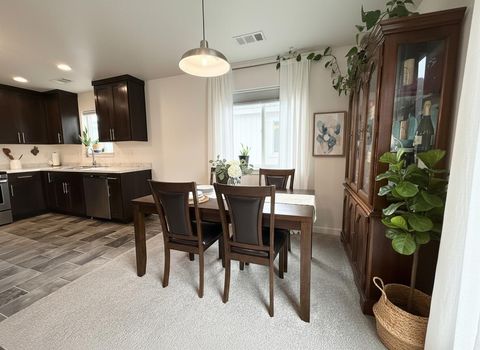 Tiny photo for 7929 Jacqueline Way, White City, OR 97503 (MLS # 220211505)