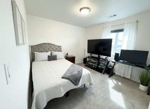 Tiny photo for 7929 Jacqueline Way, White City, OR 97503 (MLS # 220211505)