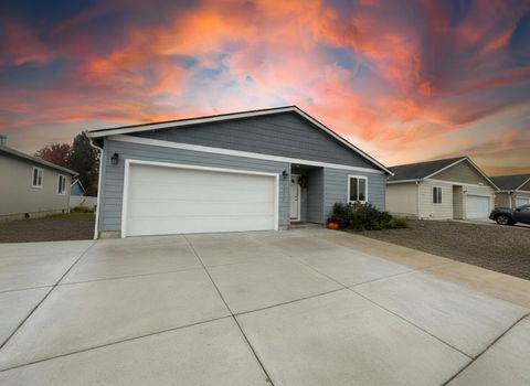 Photo of 7929 Jacqueline Way, White City, OR 97503 (MLS # 220211505)