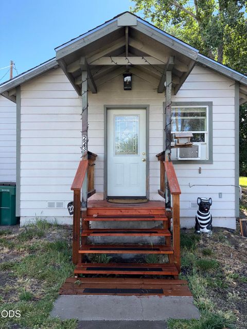 Tiny photo for 223 Mortimer Street, Klamath Falls, OR 97601 (MLS # 220224085)