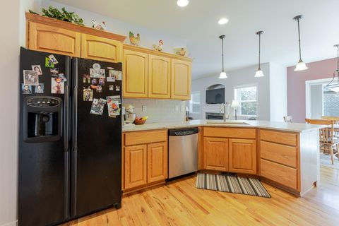 Tiny photo for 2241 SE Pilatus Lane, Bend, OR 97702 (MLS # 220219747)
