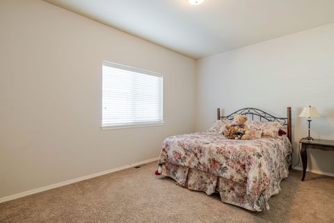 Tiny photo for 2241 SE Pilatus Lane, Bend, OR 97702 (MLS # 220219747)