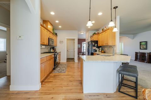 Tiny photo for 2241 SE Pilatus Lane, Bend, OR 97702 (MLS # 220219747)