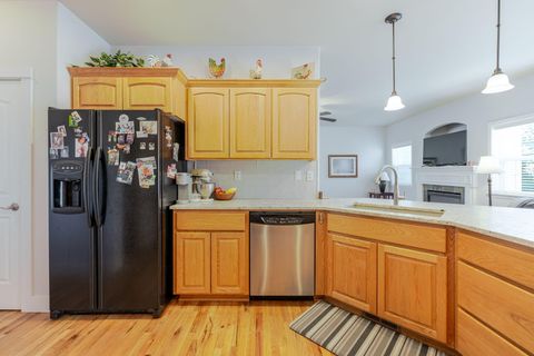 Tiny photo for 2241 SE Pilatus Lane, Bend, OR 97702 (MLS # 220219747)