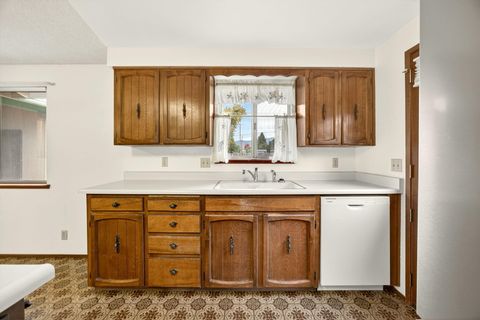 Tiny photo for 420 Garfield Street, Medford, OR 97501 (MLS # 220211638)