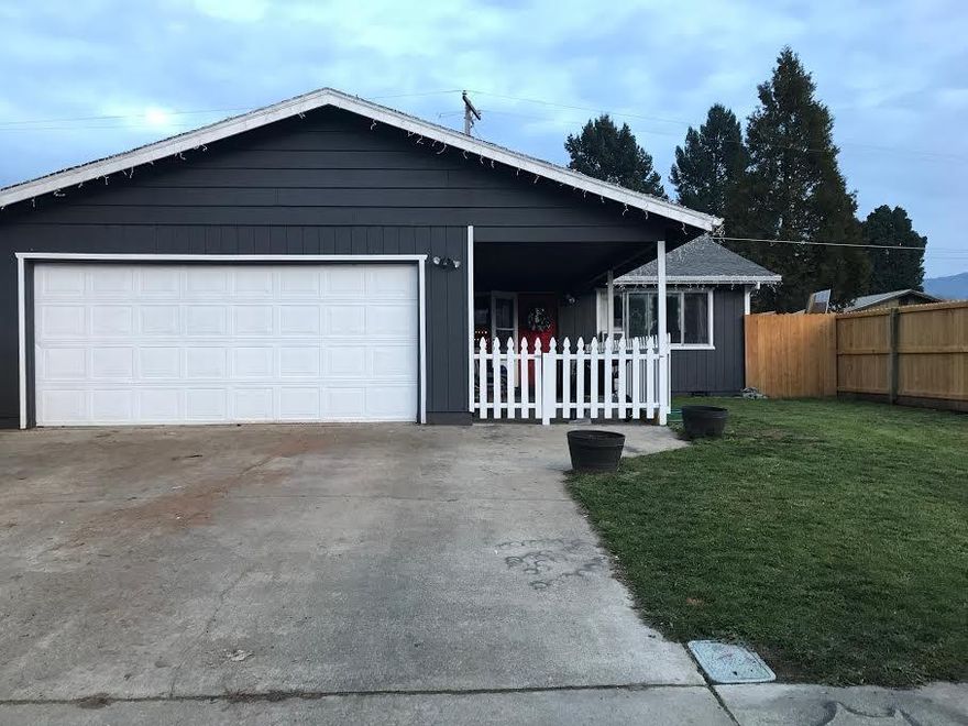 Hard to find 3 bed 2 bath home in this price range! Owners recently added new counter tops in the kitchen and new vanities in both bathrooms. Newly replaced fencing around the nice sized back yard. Conveniently located close to schools and parks. Surprisingly spacious bedrooms and living area with an attached 2 car garage.