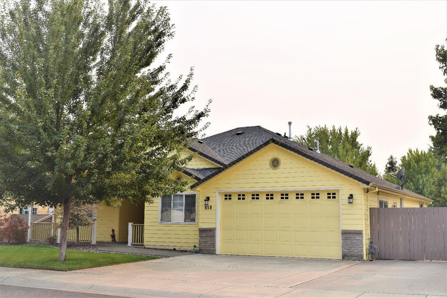 Pride of ownership throughout this Central Point East beauty. This spacious home offers 4 bedrooms, 3 bath plus an office with built-in shelving. Many upgrades over the years help this place shine; from the remodeled kitchen to the terraced private backyard. Spacious master suite has vaulted ceilings, large walk-in closet, a jetted tub & french doors leading out to the inviting back deck. This White Oak Estates gem has gated RV parking & formal dining with plenty of elbow room. Schedule your walk-through today to see how well this beautiful home will work for you!