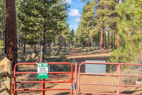 Tiny photo for 14419 Crossroads Loop, Sisters, OR 97759 (MLS # 220212556)