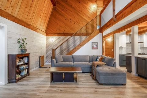 Tiny photo for 14419 Crossroads Loop, Sisters, OR 97759 (MLS # 220212556)