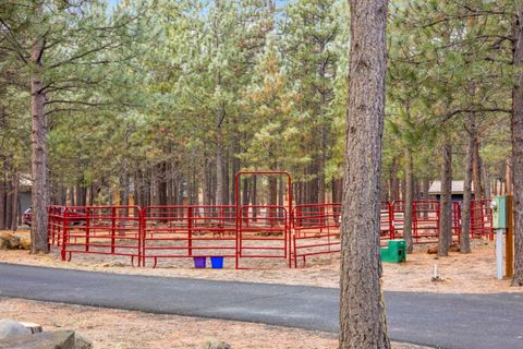 Tiny photo for 14419 Crossroads Loop, Sisters, OR 97759 (MLS # 220212556)