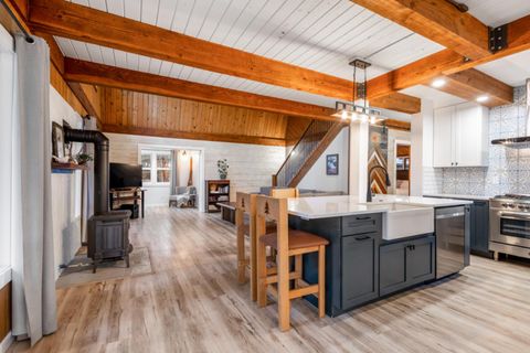 Tiny photo for 14419 Crossroads Loop, Sisters, OR 97759 (MLS # 220212556)