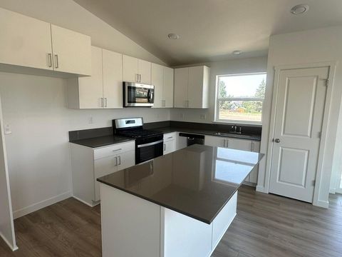 Tiny photo for 621 NE Arnold Street #174, Madras, OR 97741 (MLS # 220212803)