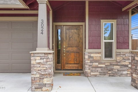 Tiny photo for 3024 NE Flagstone Avenue, Bend, OR 97701 (MLS # 220223134)