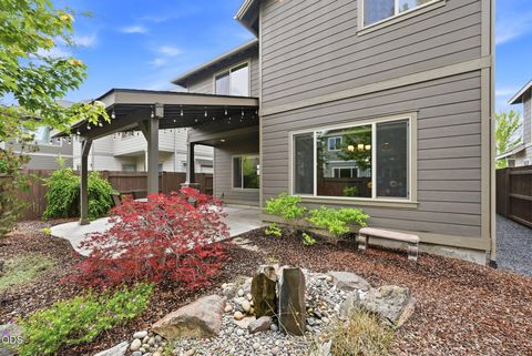 Tiny photo for 3024 NE Flagstone Avenue, Bend, OR 97701 (MLS # 220223134)