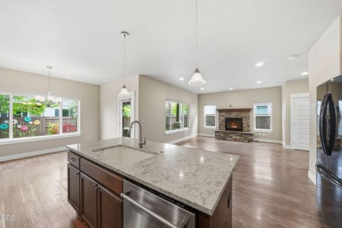 Tiny photo for 3024 NE Flagstone Avenue, Bend, OR 97701 (MLS # 220223134)