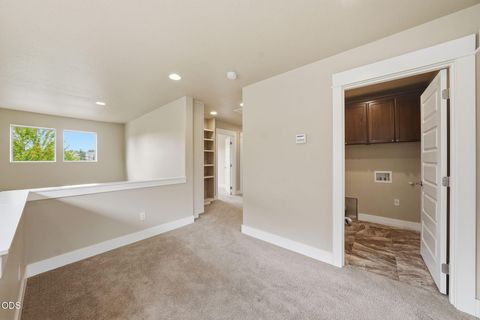 Tiny photo for 3024 NE Flagstone Avenue, Bend, OR 97701 (MLS # 220223134)