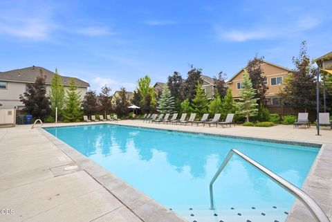 Tiny photo for 3024 NE Flagstone Avenue, Bend, OR 97701 (MLS # 220223134)