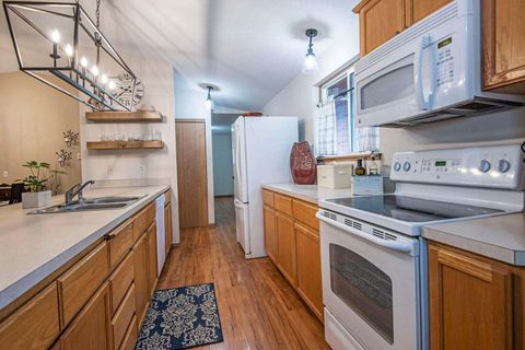 Tiny photo for 55918 Snow Goose Road, Bend, OR 97707 (MLS # 220212542)