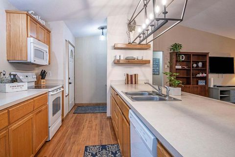 Tiny photo for 55918 Snow Goose Road, Bend, OR 97707 (MLS # 220212542)