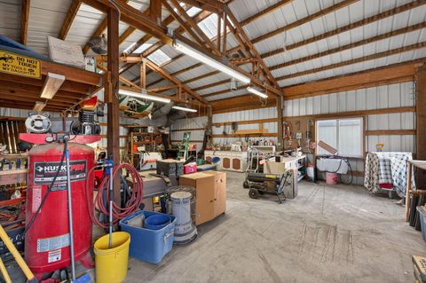 Tiny photo for 3940 NE Zamia Avenue, Redmond, OR 97756 (MLS # 220215147)