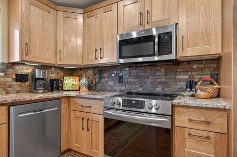 Tiny photo for 3940 NE Zamia Avenue, Redmond, OR 97756 (MLS # 220215147)