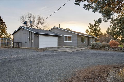 Tiny photo for 3940 NE Zamia Avenue, Redmond, OR 97756 (MLS # 220215147)