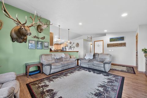 Tiny photo for 3940 NE Zamia Avenue, Redmond, OR 97756 (MLS # 220215147)