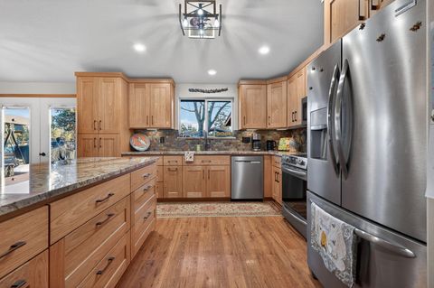 Tiny photo for 3940 NE Zamia Avenue, Redmond, OR 97756 (MLS # 220215147)