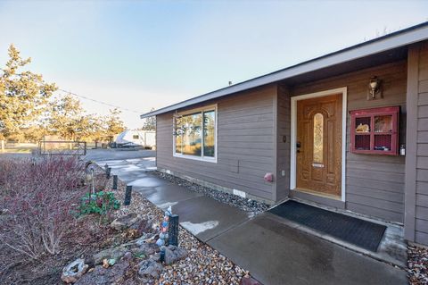 Tiny photo for 3940 NE Zamia Avenue, Redmond, OR 97756 (MLS # 220215147)
