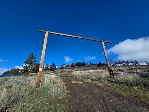 Photo of 0 Beverly Drive #Lot 5, Klamath Falls, OR 97603 (MLS # 220213175)