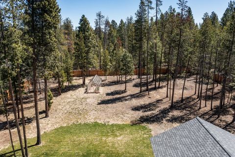 Tiny photo for 148957 Mabel Drive, La Pine, OR 97739 (MLS # 220219265)