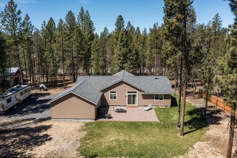 Tiny photo for 148957 Mabel Drive, La Pine, OR 97739 (MLS # 220219265)